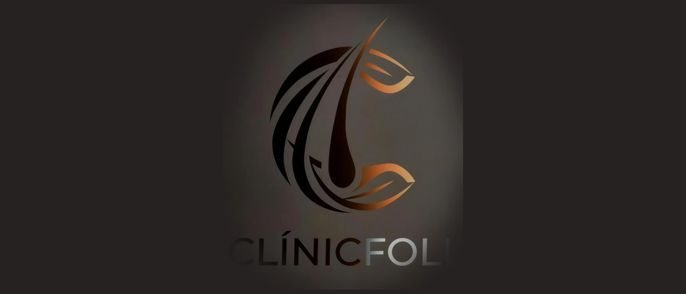 Logo da ClínicFoll, clínica de implante capilar